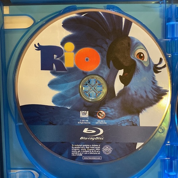 Rio 3D Blu-ray Movie discs set of 3 - Blu-ray 3D, Blu-Ray DVD, & Digital Copy - Picture 3 of 10